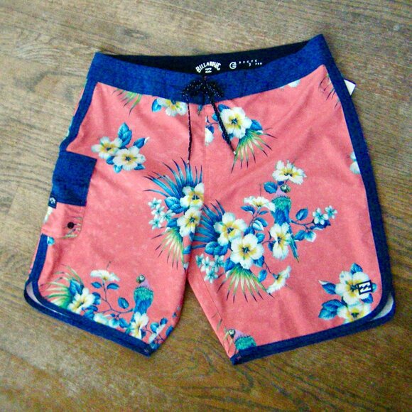 Billabong NWOT Recyc 3 Pro Size 33 Board Shorts  - Coral with Hibiscus & Macaws - Picture 1 of 7